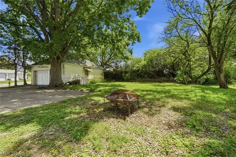 Exterior - 7001 State Rd, Parma, OH 44134 photo 5 of 10