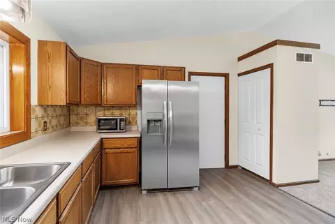 Kitchen - 1038 E 21st St, Ashtabula, OH 44004 photo 2 of 3