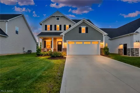 5394 Hawks Nest Cir, Sheffield Lake, OH 44054