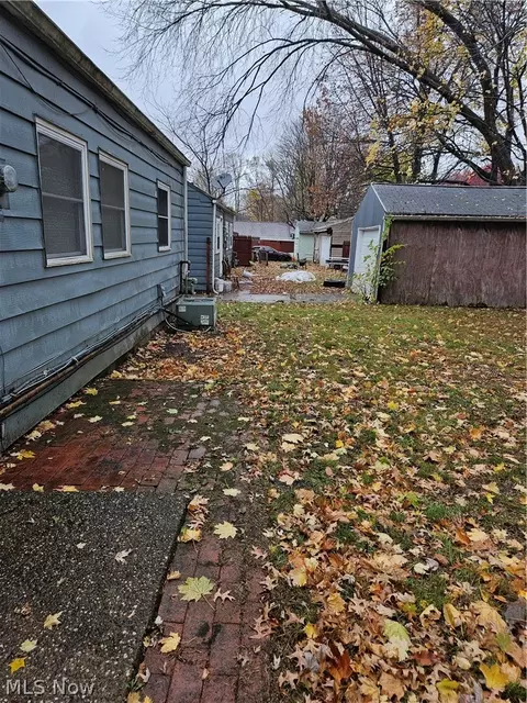 873 Kickapoo Ave, Akron, OH 44305 photo 3