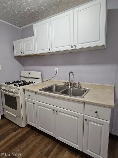 873 Kickapoo Ave, Akron, OH 44305 photo 8