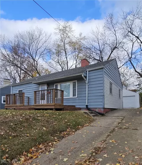 873 Kickapoo Ave, Akron, OH 44305 photo 1