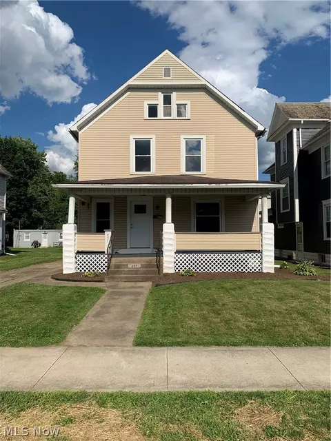 457 2nd St NW, New Philadelphia, OH 44663