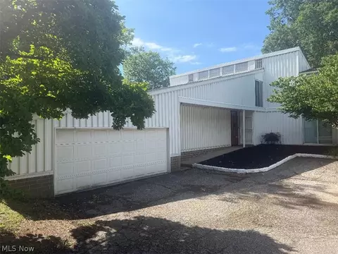 13 Sutton Pl, Shaker Heights, OH 44120