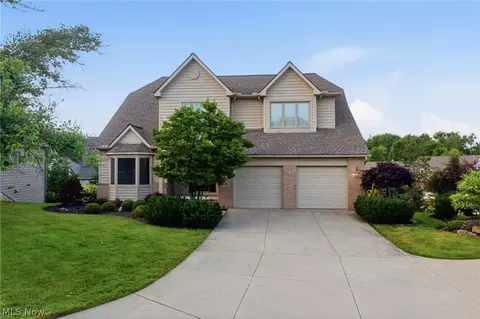 585 Burgess Cir, Aurora, OH 44202