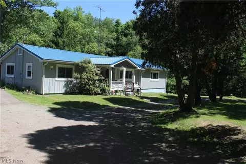 10182 Andora Rd NE, East Rochester, OH 44625