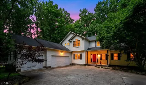 3338 Blessing Ln, Kent, OH 44240