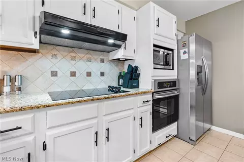 Kitchen - 755 Bedford Ave, Elyria, OH 44035 photo 4 of 6