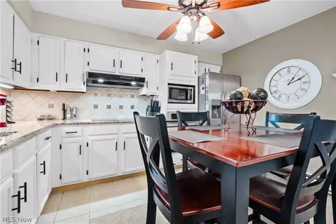 Kitchen - 755 Bedford Ave, Elyria, OH 44035 photo 3 of 6