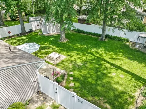 Exterior - 755 Bedford Ave, Elyria, OH 44035 photo 4 of 8