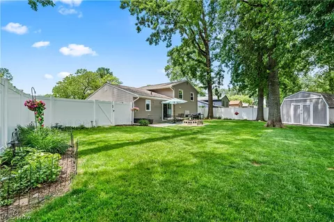 Exterior - 755 Bedford Ave, Elyria, OH 44035 photo 7 of 8
