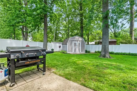 Exterior - 755 Bedford Ave, Elyria, OH 44035 photo 5 of 8