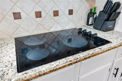 Kitchen - 755 Bedford Ave, Elyria, OH 44035 photo 5 of 6