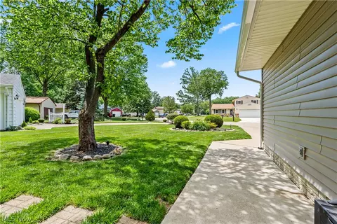 Exterior - 755 Bedford Ave, Elyria, OH 44035 photo 8 of 8