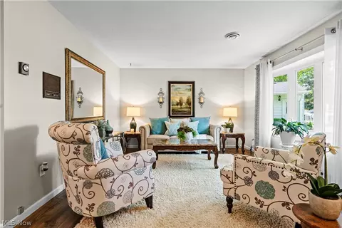 Living - 755 Bedford Ave, Elyria, OH 44035 photo 2 of 3