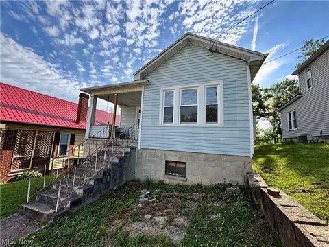 809 Garfield Ave, Marietta, OH 45750