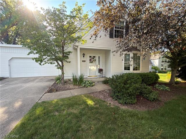 3375 Ash Ln, Cuyahoga Falls, OH 44223