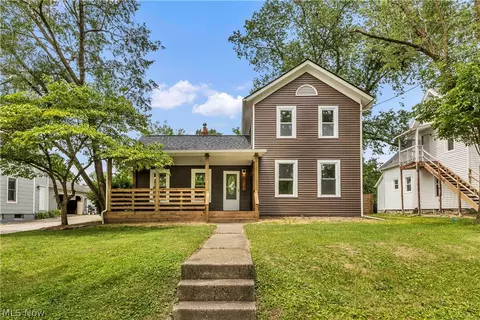 137 N Vine St, Medina, OH 44256