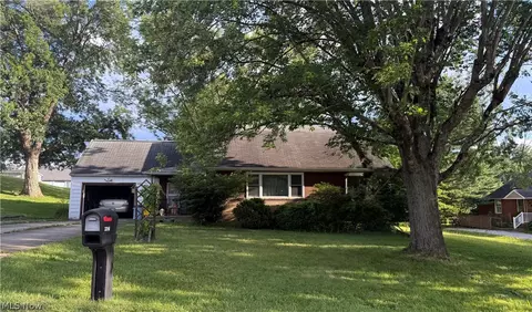 3314 Lee St NW, North Canton, OH 44720