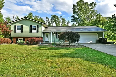 2484 Mahan Denman Rd, Cortland, OH 44410