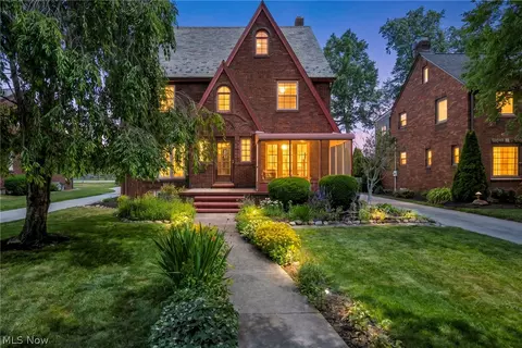 17120 Greenwood Ave, Cleveland, OH 44111