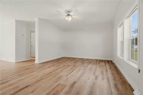 Living - 313 Gemini Dr, Dover, OH 44622 photo 3 of 3