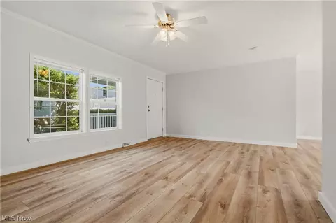 Living - 313 Gemini Dr, Dover, OH 44622 photo 2 of 3
