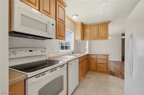 Kitchen - 313 Gemini Dr, Dover, OH 44622 photo 2 of 3