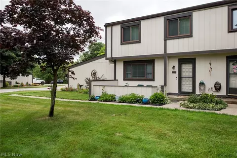 11657 Harbour Light Dr, North Royalton, OH 44133