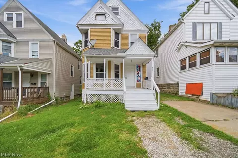 433 3rd St, Elyria, OH 44035