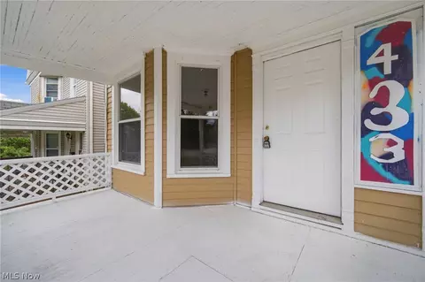 433 3rd St, Elyria, OH 44035 photo 2