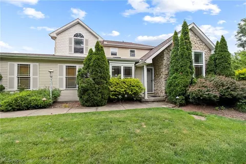 807 Timberlake Trail Dr, Brunswick, OH 44212