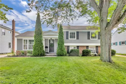 4259 W 202 St, Fairview Park, OH 44126