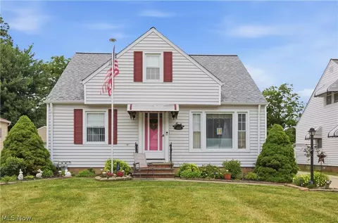 2212 Larchmont Dr, Wickliffe, OH 44092