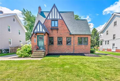 19347 Dorothy Ave, Rocky River, OH 44116