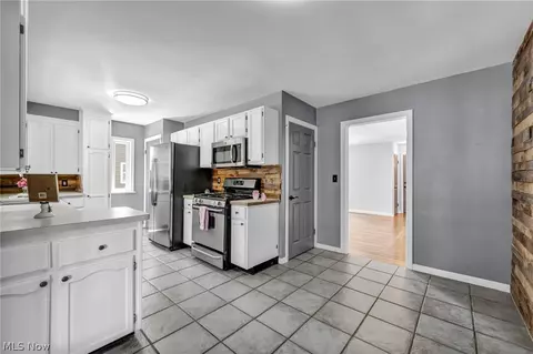 517 Gulf Rd, Elyria, OH 44035 photo 18