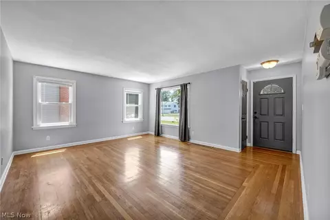517 Gulf Rd, Elyria, OH 44035 photo 7