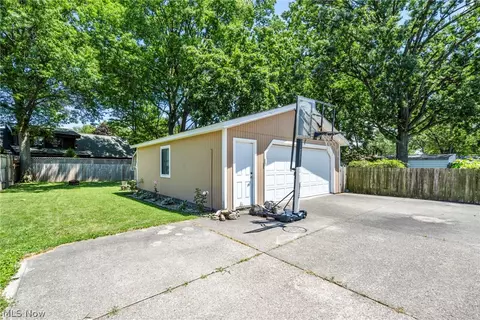 517 Gulf Rd, Elyria, OH 44035 photo 42