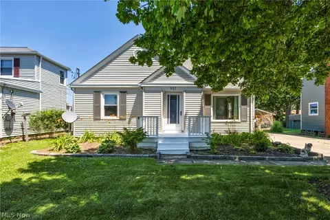 517 Gulf Rd, Elyria, OH 44035