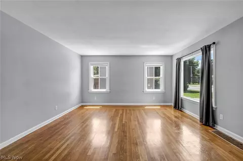 517 Gulf Rd, Elyria, OH 44035 photo 8