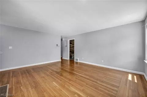 517 Gulf Rd, Elyria, OH 44035 photo 6