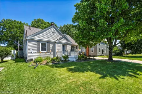 517 Gulf Rd, Elyria, OH 44035 photo 4