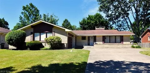 1878 Caronia Dr, Lyndhurst, OH 44124