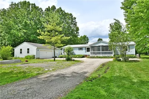 826 Bristol Champion Townline Rd NE, Bristolville, OH 44402