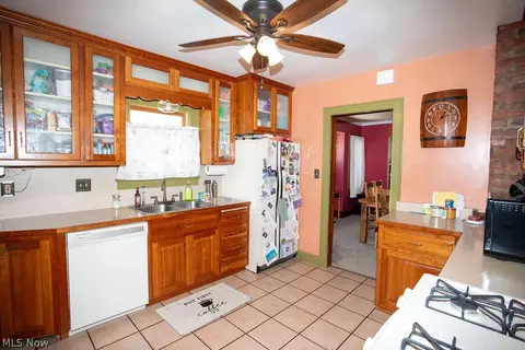Entry Way - 122 Maple Dr, Boardman, OH 44512 photo 1 of 2