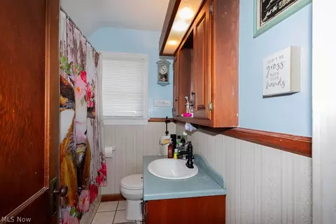 Bath - 122 Maple Dr, Boardman, OH 44512 photo 1 of 2