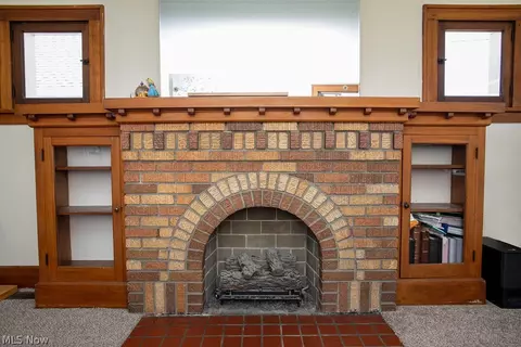 Living - 122 Maple Dr, Boardman, OH 44512 photo 2 of 3