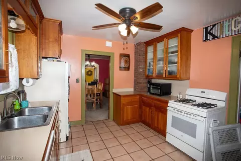 Kitchen - 122 Maple Dr, Boardman, OH 44512 photo 1 of 2