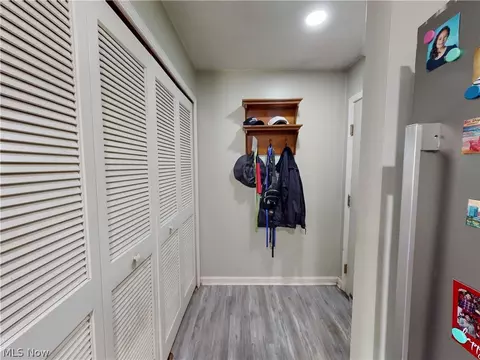 Entry Way - 9552 Cloverleaf Rd, Windham, OH 44288 photo 4 of 4