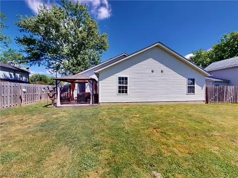 Exterior - 9552 Cloverleaf Rd, Windham, OH 44288 photo 2 of 5
